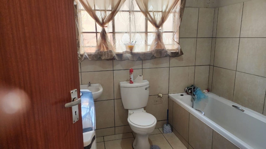 2 Bedroom Property for Sale in Rustenburg North West